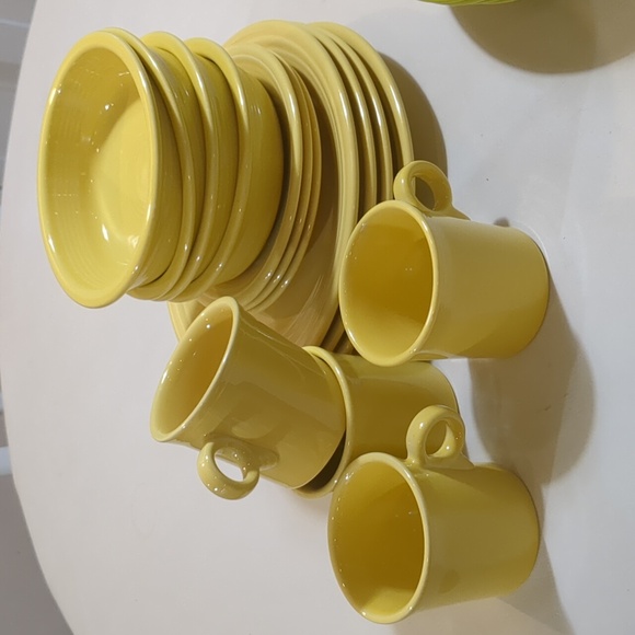 Fiesta dinnerware 4 PC set - Picture 2 of 2